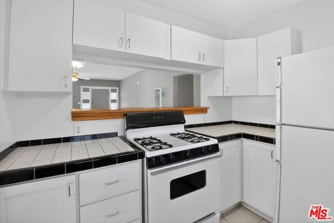 Building Photo - 11029 Sarah St