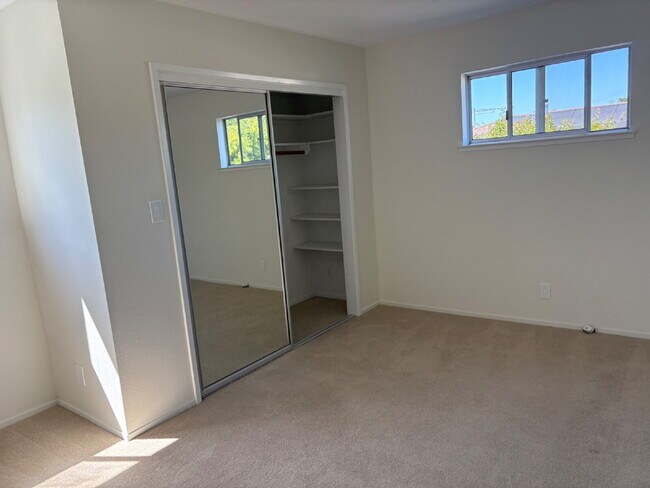 Building Photo - Charming 3 bed, 2 bath with office on San ...