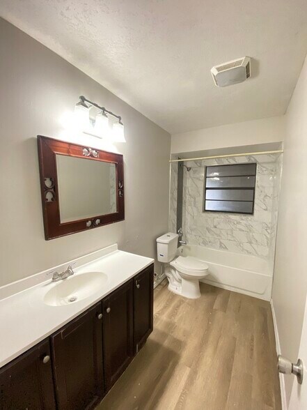 Building Photo - 1090 Condor Pl