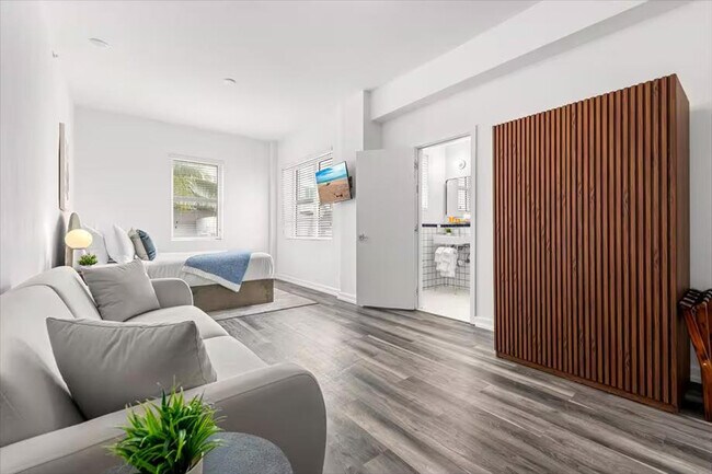 Building Photo - 1701 Alton Rd