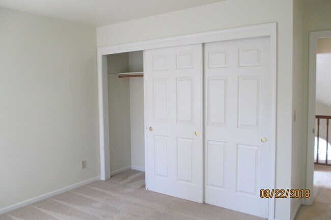 Building Photo - Spacious Laurel Creek Home