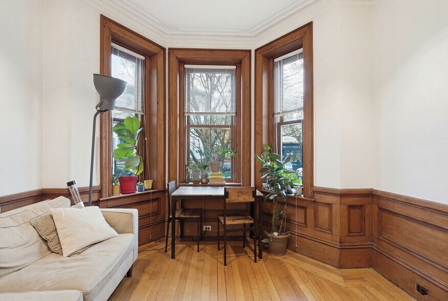 Building Photo - 1609 Tremont St