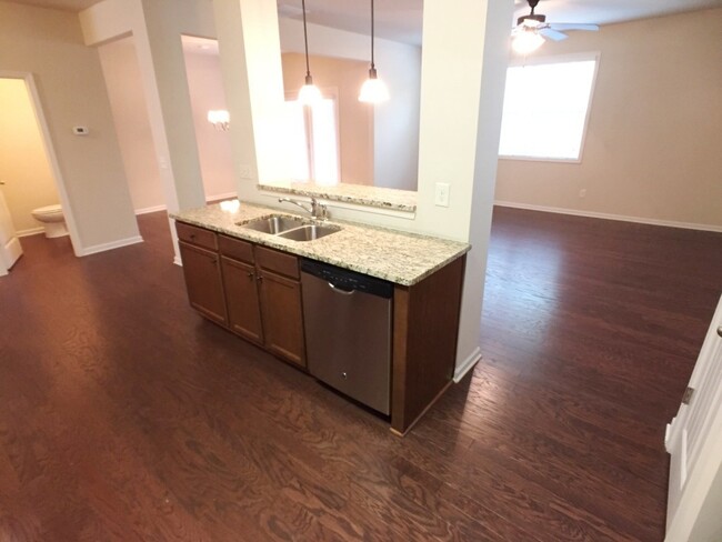 Building Photo - Modern 3BR Townhome - Swim/Tennis and More!