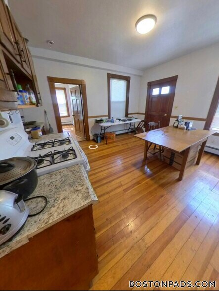 Building Photo - 159 Brown St