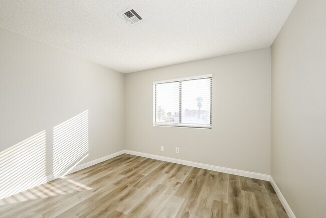 Building Photo - 405 Tobler Dr