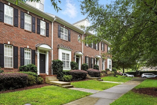 Building Photo - AVAILABLE NOW! BEAUTIFUL BRICK FRONT TOWNH...