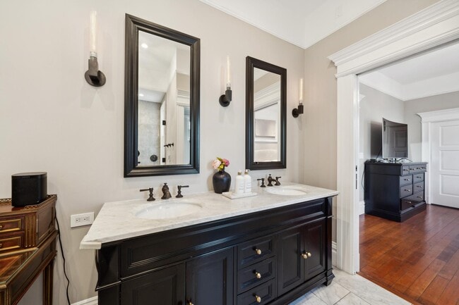 Building Photo - 1809 Page St