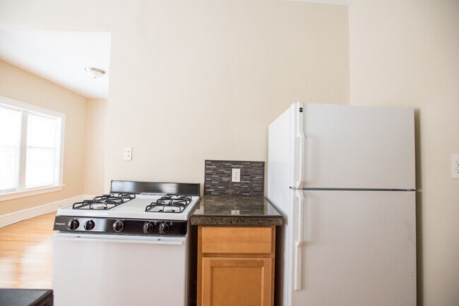 Building Photo - 1603 N Van Buren St