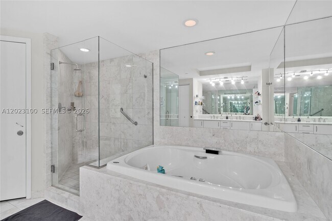 Building Photo - 1331 Brickell Bay Dr