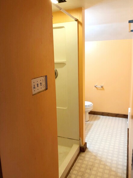 Building Photo - 435 NE Morton St