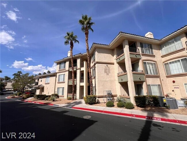 Building Photo - Gated Community / One Bedroom / 1 Car Garage