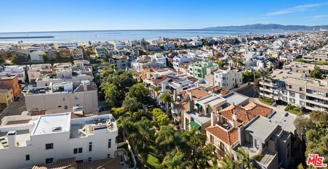 Building Photo - 143 Union Jack Mall