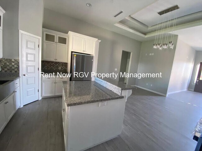 Building Photo - 2206 Liverpool Dr