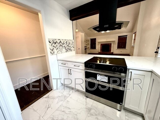 Building Photo - 3502 Exeter Ct