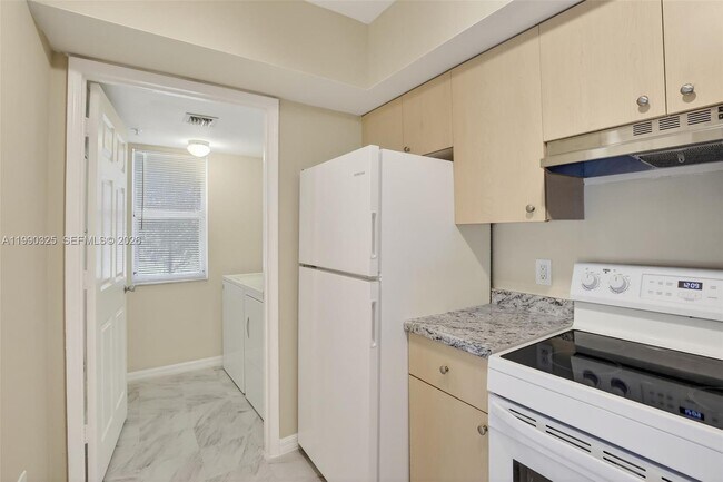 Building Photo - 2496 Centergate Dr