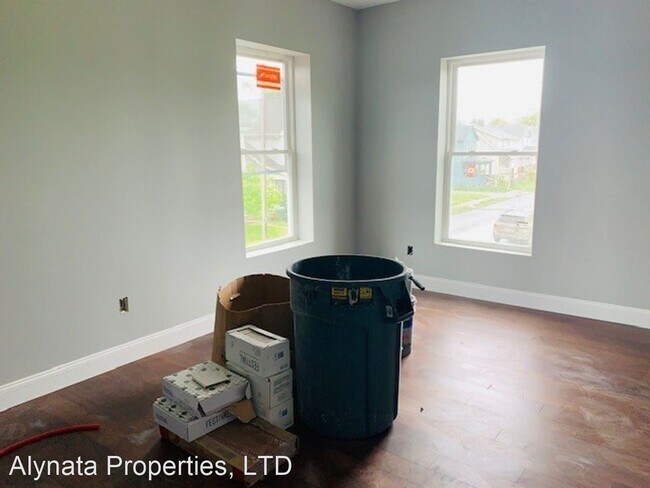 Building Photo - 85-87 E Innis Ave