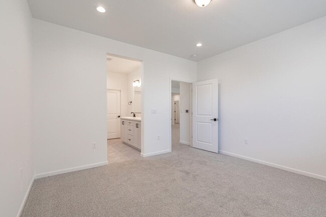 Building Photo - New Tesoro Viejo home with 3 bedrooms, 3 b...