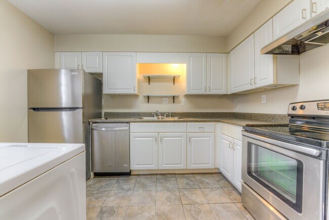 Building Photo - Qualified Tenants Get 50% Off First Month!...