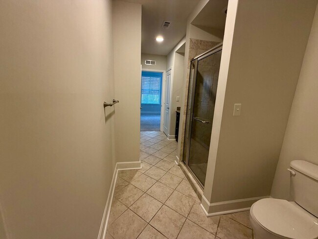 Building Photo - 2 Bedroom 2.5 Bath
