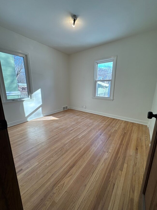 Building Photo - Single Family Home - GREAT Location - High End Finishes