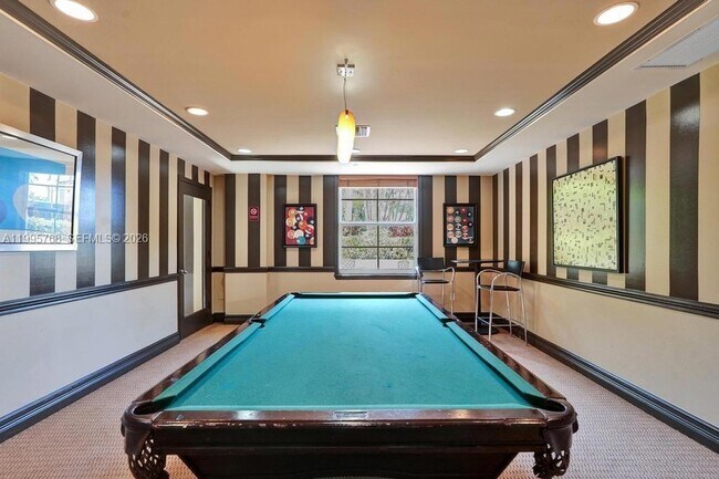 Building Photo - 520 SE 5 Ave