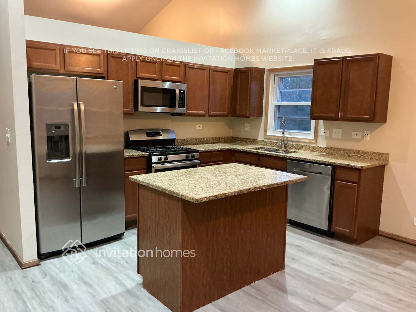 Building Photo - 800 E Belmont Ave