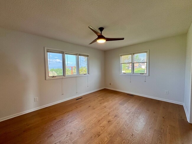 Building Photo - 221 Grandview Dr