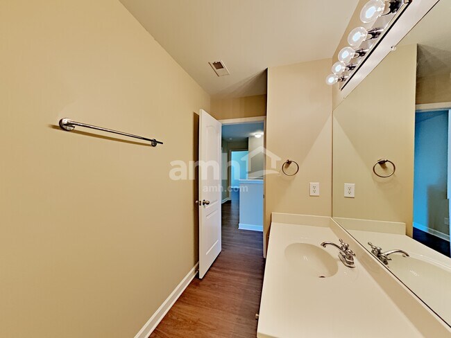 Building Photo - 982 Acadia Ct