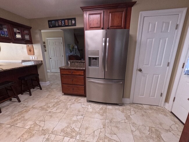 Building Photo - 998 Fay Dr