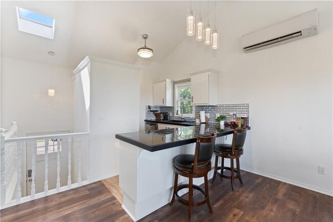 Building Photo - 14813 Dutchmans Dr