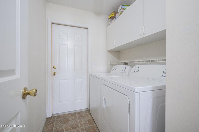 Building Photo - 1712 Arash Cir