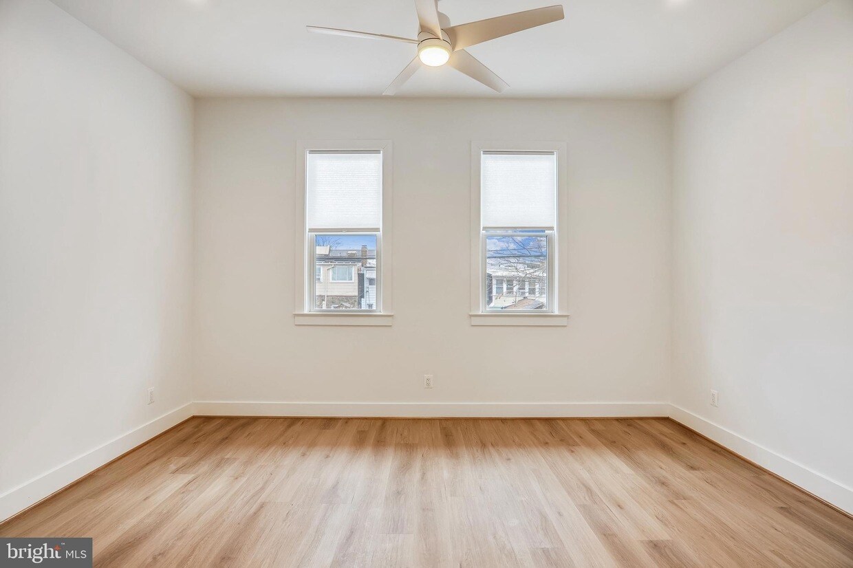 Building Photo - 314 Varnum St NW