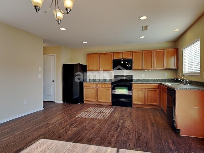 Building Photo - 423 Kerriann Ln