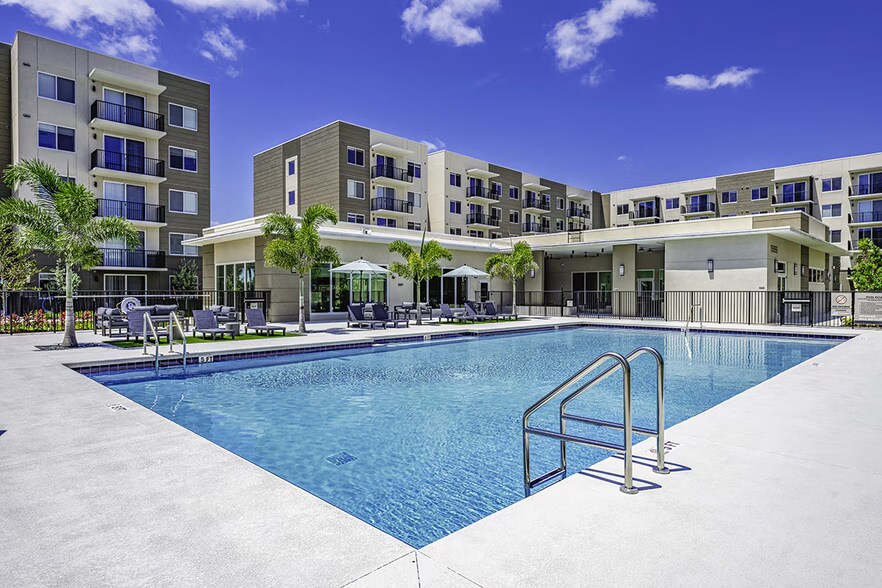 Building Photo - 375 N Biscayne River Dr