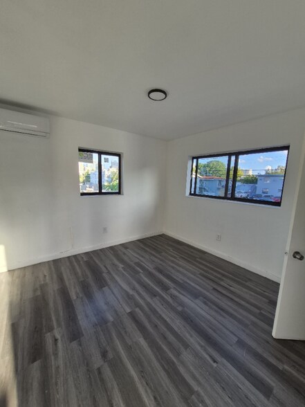 Building Photo - 1027 SW 3rd St