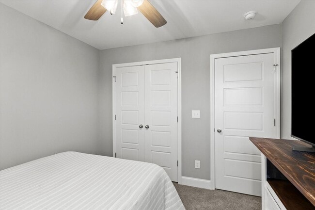 Building Photo - Fully Furnished and Move-In Ready!