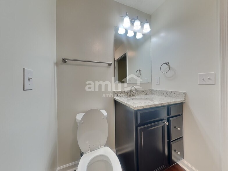 Building Photo - 97 Wooded Ridge Dr