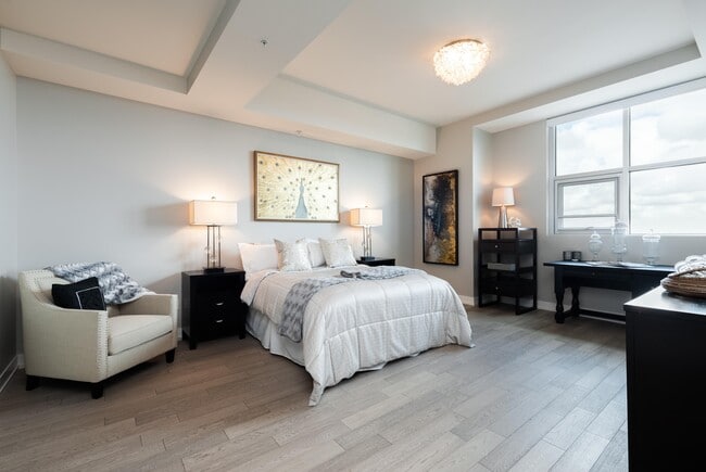 Building Photo - 2001 Lincoln St