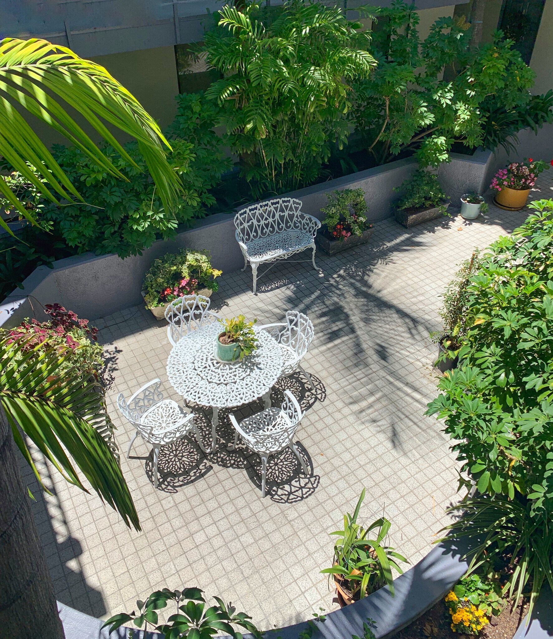 Inner Courtyard - 1830 N Verdugo Rd