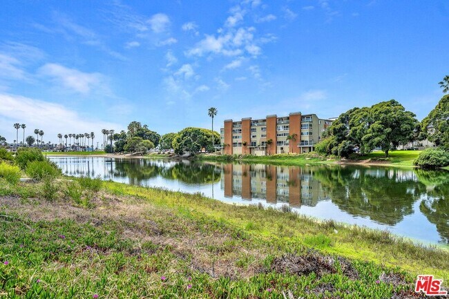 Building Photo - 164 63rd Ave