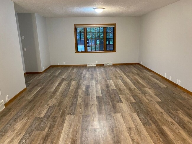 Building Photo - 4407-4409 Forest Valley Rd