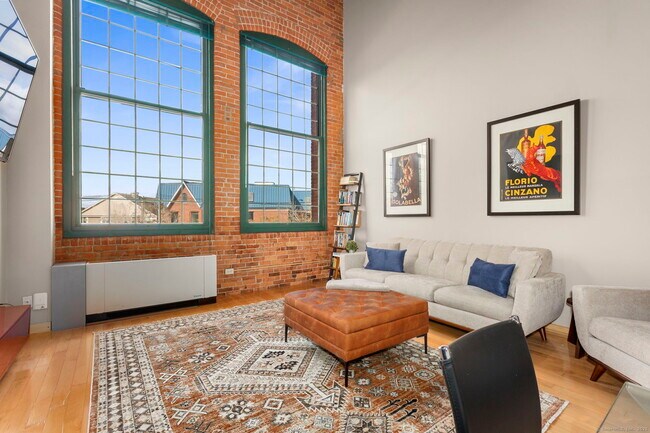 Building Photo - 25 Grand St