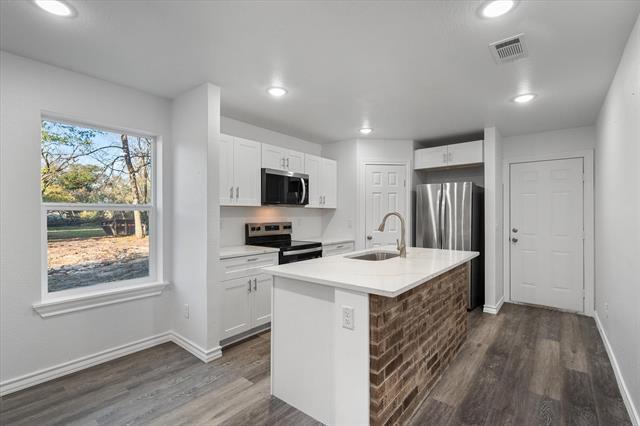 Building Photo - 2004 W 2nd Ave