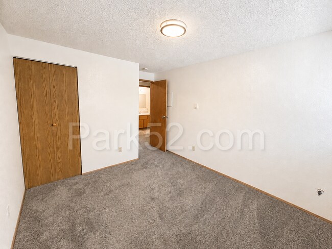 Building Photo - 5001 S Orchard St