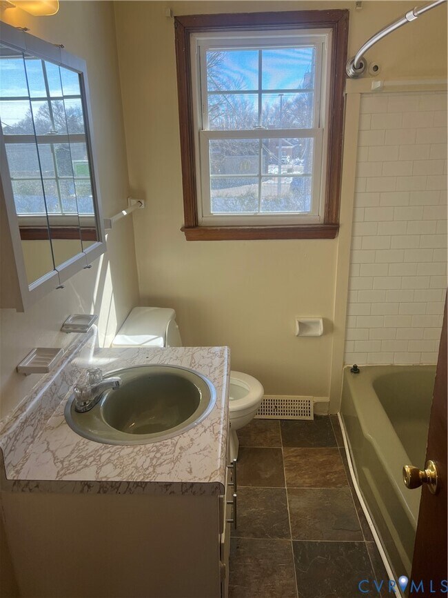 Building Photo - 3308 Woodlawn St