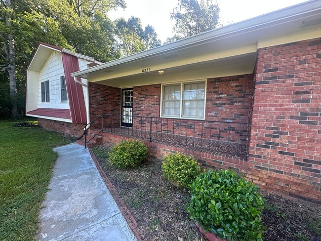 Building Photo - Charming 3 Bedroom, 2 Bathroom Home in Lenlock!