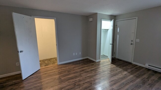 Building Photo - MN Cedar Village (827)