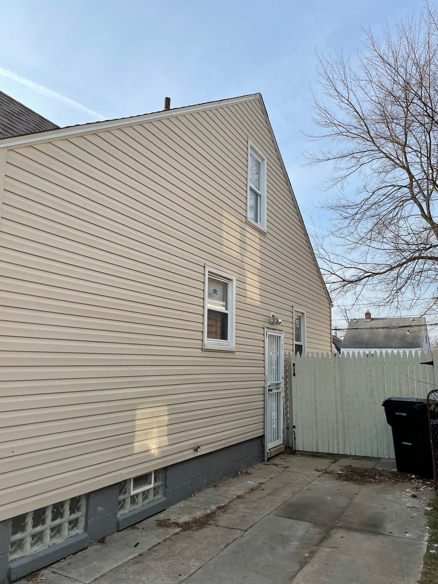 Building Photo - 16271 Lilac St