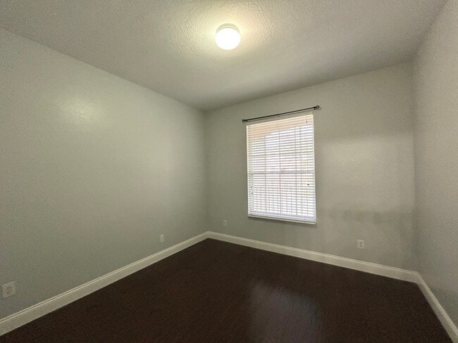 Building Photo - Spacious 2/2 Condo in Gated Orlando Commun...