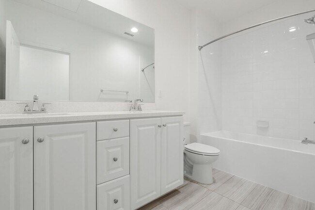 Building Photo - Desirable Eastwood Village Home